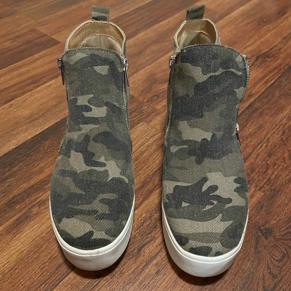 Shoes - Picture 5 of 5